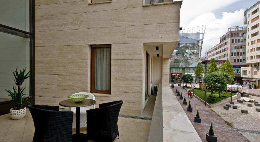 Corvin Lux Aparthotel Budapeste Exterior foto